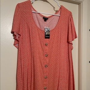 TORRID SIZE 1 NWOT - CORAL DITSY LEAF TEXTURED WOVEN BUTTON FIT & FLARE BLOUSE